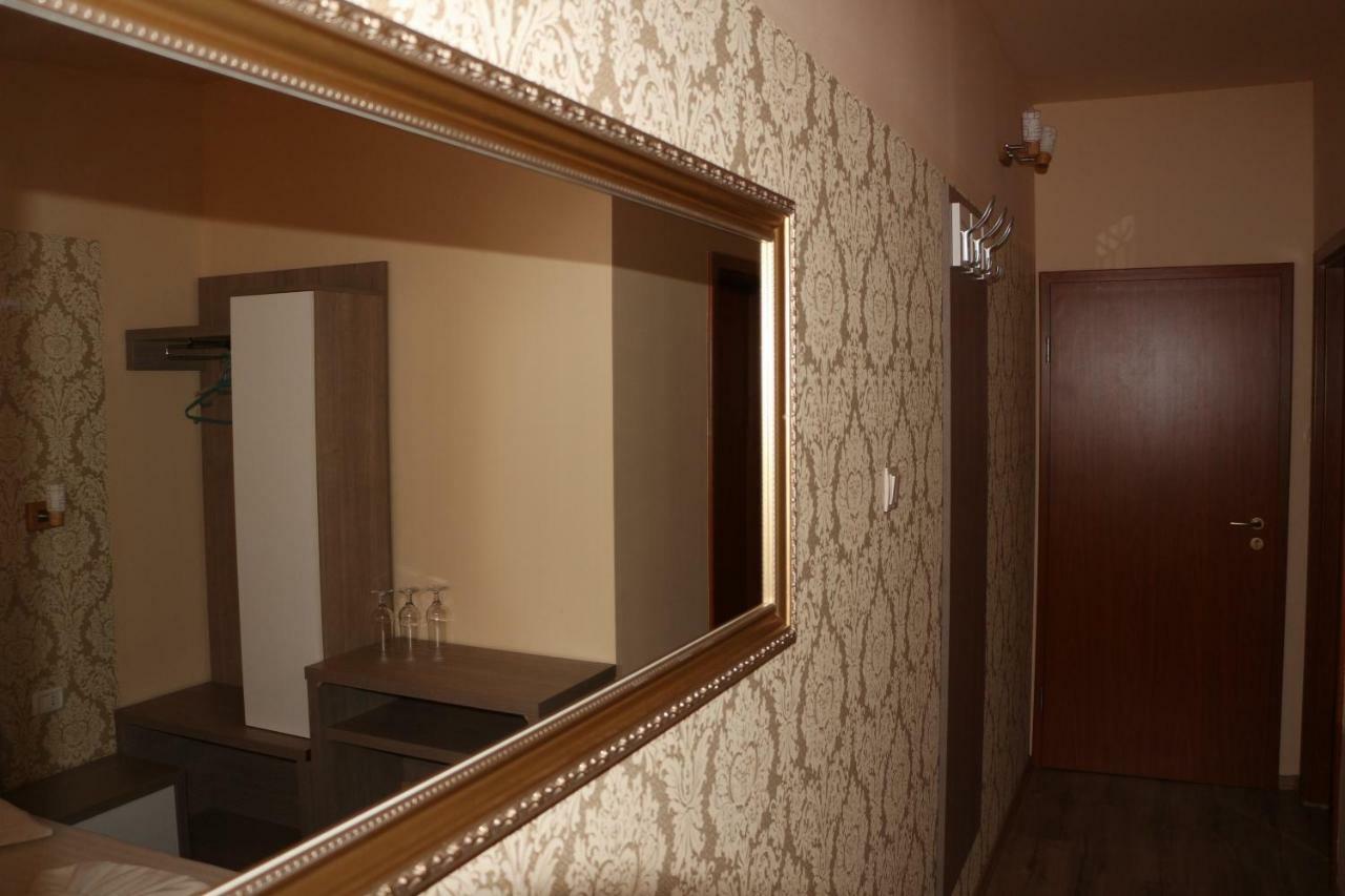 Hotel Caras Оравица Экстерьер фото