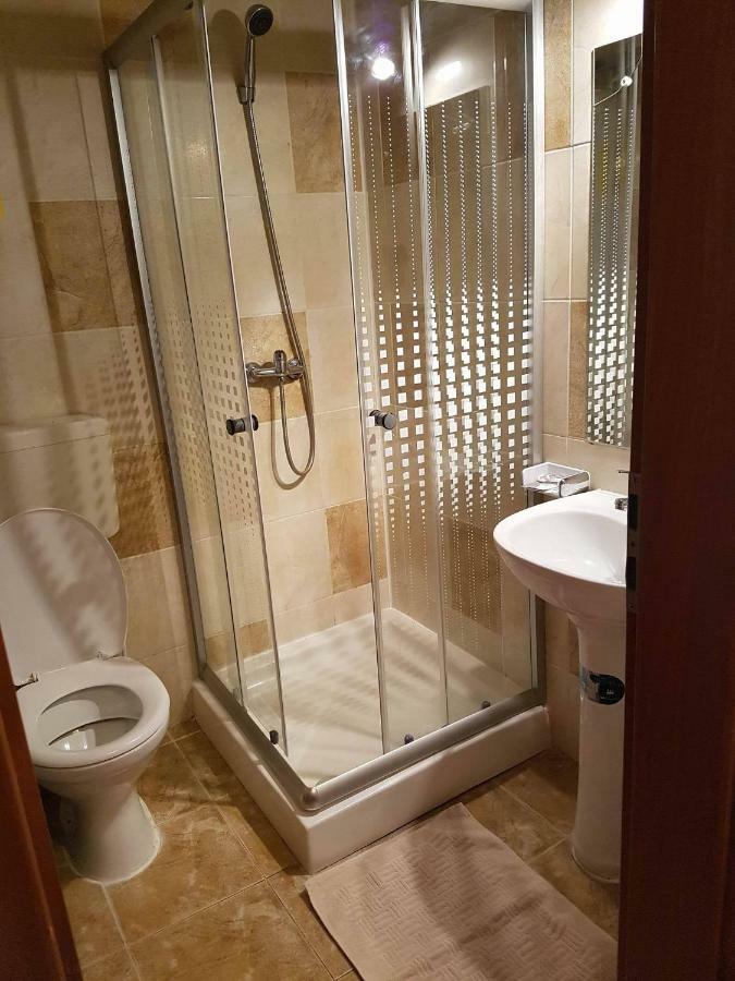 Hotel Caras Оравица Экстерьер фото