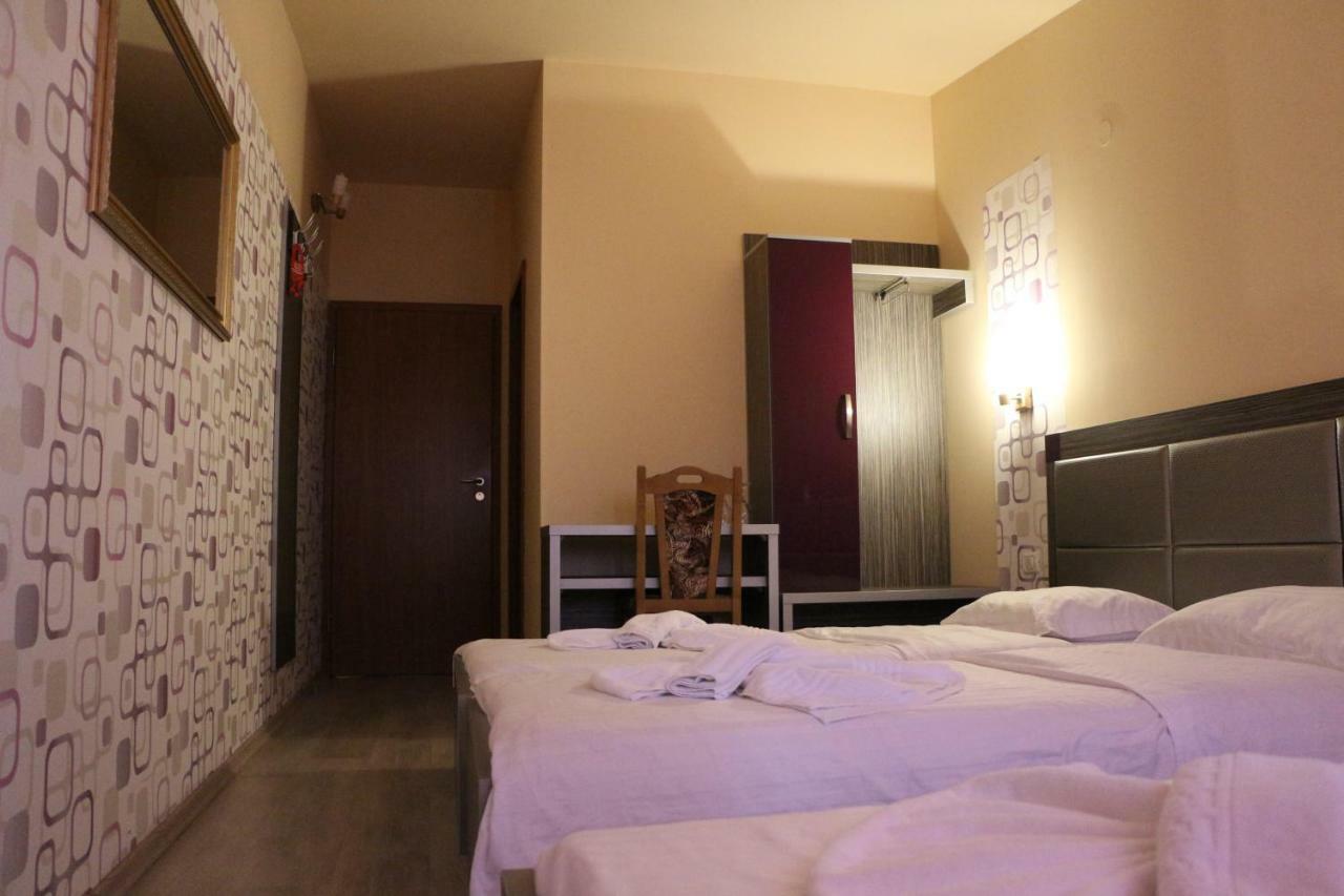 Hotel Caras Оравица Экстерьер фото